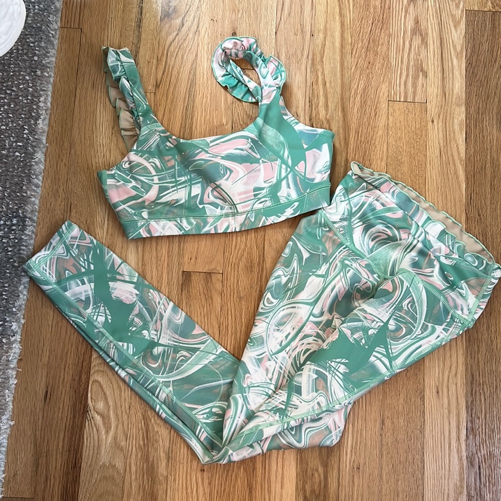 IVL Collective Set. Leggings Size 2 and Bra Size 4